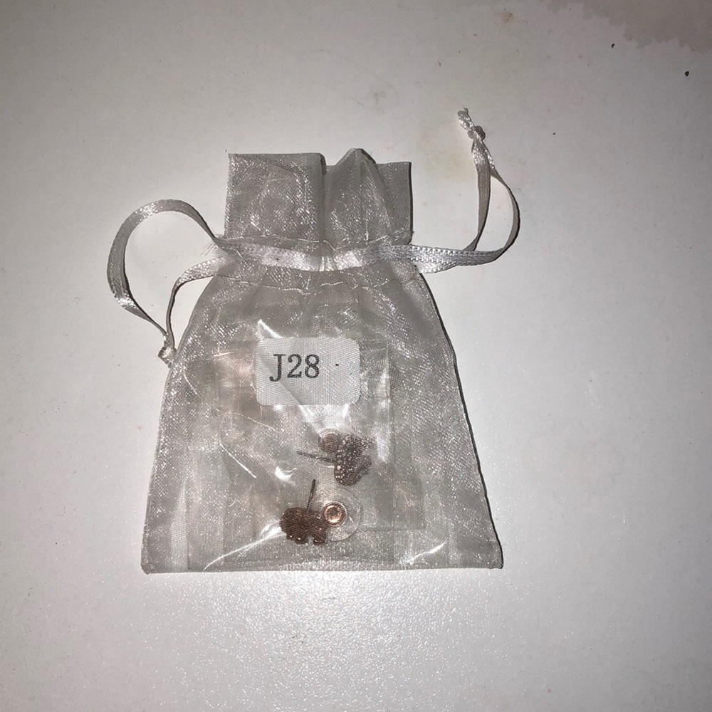 NWT Ivory Ella Earrings